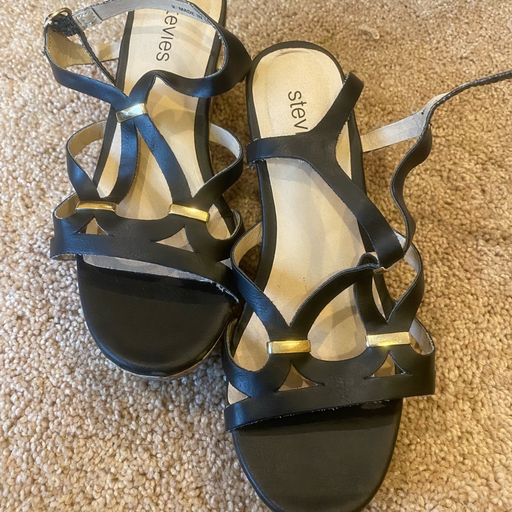 Adorable Stevie’s Size 2 platform youth sandals